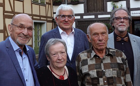 Von links: Klaus Wahlbuhl, ehemaliger B&uuml;rgermeister, Andreas Lesser, J&uuml;rgen Rennebach. Vorn: Gudrun Kn&ouml;ppel und Herbert Sch&ouml;ffel (Foto: nnz)