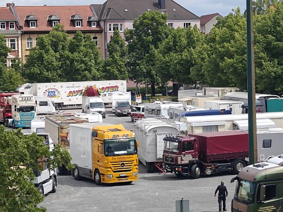 Reges Treiben auf dem August-Bebel-Platz (Foto: Peter Blei) Reges Treiben auf dem August-Bebel-Platz (Foto: Peter Blei)