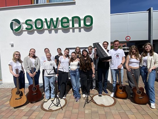 Zum Geburtstag wurde Musik mitgebracht (Foto: Schillergymnasium Bleicherode)