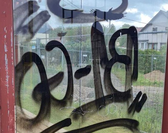 Vandalismus Bushaltestelle Leimbach (Foto: ©Stadtverwaltung Nordhausen) Vandalismus Bushaltestelle Leimbach (Foto: ©Stadtverwaltung Nordhausen)