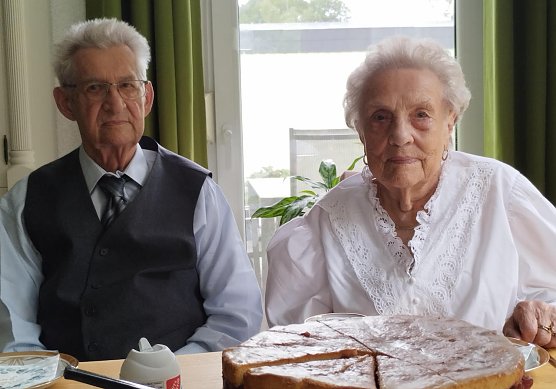 Allen Grund zu feiern haben heute Hans und Herta M&uuml;hl: sie sind auf den Tag genau 70 Jahre verheiratet (Foto: F. M&uuml;hl)