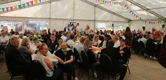 Für das Sommerfest des Landkreise kam man in diesem Jahr in Uthleben zusammen (Foto: agl) Für das Sommerfest des Landkreise kam man in diesem Jahr in Uthleben zusammen (Foto: agl)