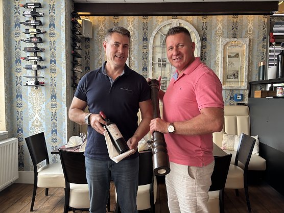 Andy Lekaj mit seinem Mentor Toni Hyseni (r.) aus Bad Langensalza (Foto: oas)