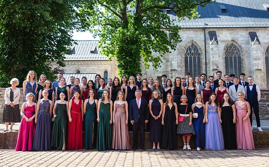 Die erfolgreichen Absolventen des Jahrgangs 2025 (Foto: C.Keil)