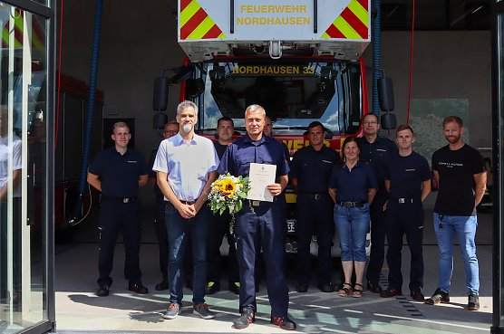 Mario Beykirch feiert Dienstjubiläum (Foto: Stadtverwaltung Nordhausen) Mario Beykirch feiert Dienstjubiläum (Foto: Stadtverwaltung Nordhausen)