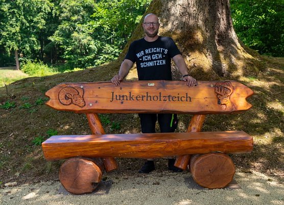 Sebastian König präsentiert seine Bank (Foto: A.Grunwald) Sebastian König präsentiert seine Bank (Foto: A.Grunwald)