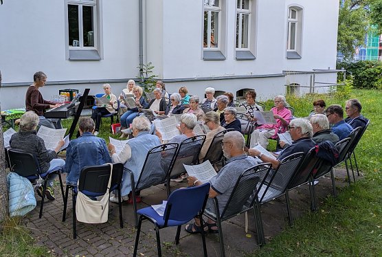 Sommerliches Chorsingen in Neustadt (Foto: C.Heimrich)