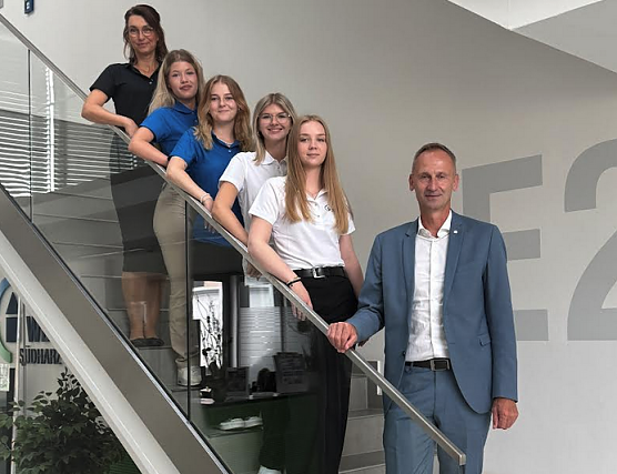 Vier neue Auszubildende konnte die WBG S&uuml;dharz jetzt begr&uuml;&szlig;en (Foto: WBG S&uuml;dharz)