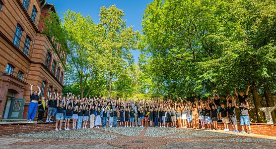 92 neue Schülerinnen und Schüler begrüßte man heute am Humboldt-Gymnasium (Foto: Christoph Keil) 92 neue Schülerinnen und Schüler begrüßte man heute am Humboldt-Gymnasium (Foto: Christoph Keil)