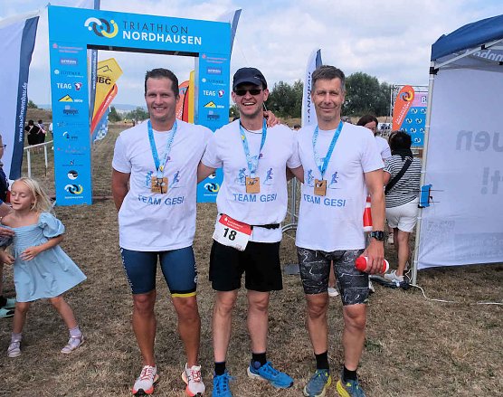 Das Siegerteam im Ziel (Foto: Peter Blei) Das Siegerteam im Ziel (Foto: Peter Blei)