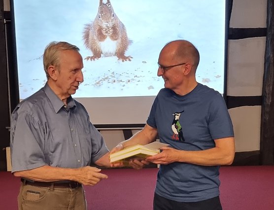 Dr. Frey referierte zur Vogelwelt im Park Hohenrode (Foto: ©NGAV) Dr. Frey referierte zur Vogelwelt im Park Hohenrode (Foto: ©NGAV)