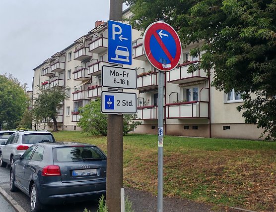 Neue Parkplatzbeschilderung in der Wolfstarße (Foto: O.Ziegler) Neue Parkplatzbeschilderung in der Wolfstarße (Foto: O.Ziegler)