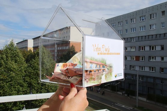 Ein paar Euro sind noch in der Spendenbox, das meiste wurde schon gespendet (Foto: agl)