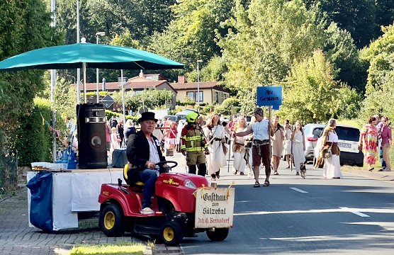 Historischer Festumzug in S&uuml;lzhayn (Foto: ykh)