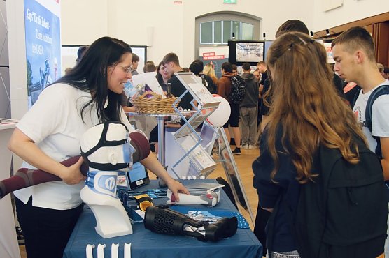 Volles Haus zur Berufsmesse "BAM" im Bleicheröder Kulturhaus (Foto: ykh/agl) Volles Haus zur Berufsmesse "BAM" im Bleicheröder Kulturhaus (Foto: ykh/agl)