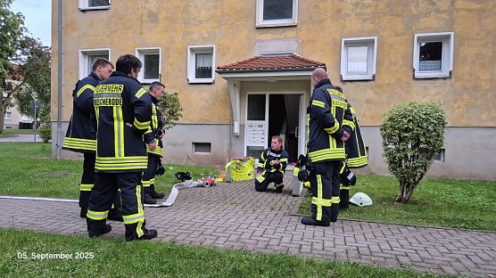 Feuerwehr&uuml;bungen in leerstehendem Wohnblock in Bleicherode (Foto: M.Steinecke)