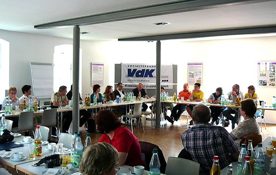 Blick in die Gesprächsrunde (Foto: Dietmar Buchardt ) Blick in die Gesprächsrunde (Foto: Dietmar Buchardt )