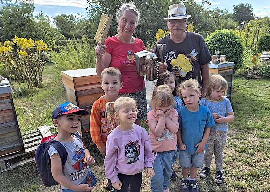 Besuch bei den Bienen (Foto: Stadtverwaltung Nordhausen)