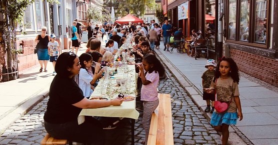 In der Kurzen Meile fand heute wieder das "Essen der Kulturen" statt (Foto: agl)