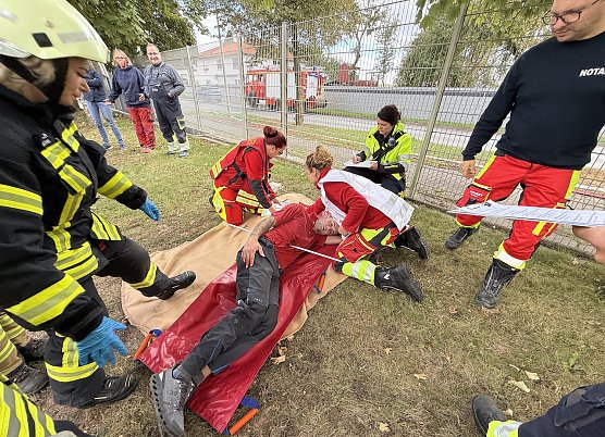 Feuerwehrübung am Nachmittag in Nordhausen (Foto: S.Dietzel) Feuerwehrübung am Nachmittag in Nordhausen (Foto: S.Dietzel)