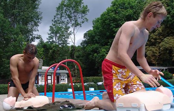 Retten ge&uuml;bt (Foto: dlrg)