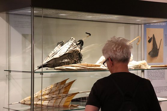 Die Sonderausstellung zur Geschichte des Regenschirms im Tabakspeicher wird verl&auml;ngert (Foto: Stadt Nordhausen)