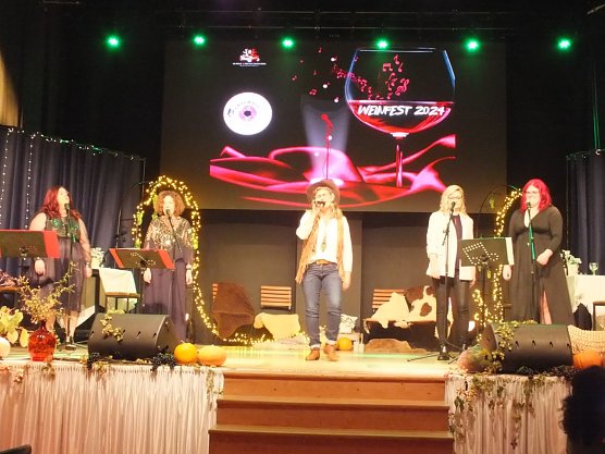 Auftritt beim Weinfest 2024 (Foto: Katharina Mohs)