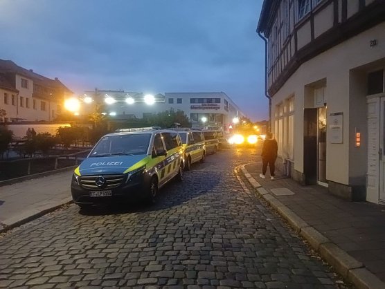 Gro&szlig;es Aufgebot der Polizei am Samstagabend (Foto: privat)