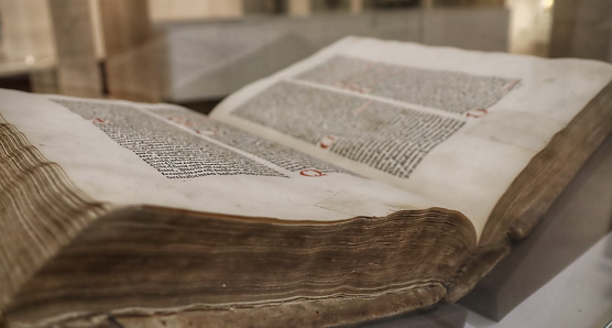 Ein alter Foliant aus der Himmelgartenbibliothek, der auch Dank des Stadtarchivs heute wieder sicher verwahrt und frei zug&auml;nglich ist (Foto: Stadt Nordhausen, nnz-Archiv)