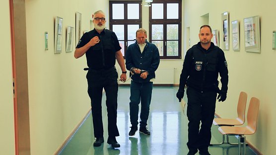 Vor dem Amtsgericht begann heute der Prozess gegen den "Ukulele-Mann" aus G&ouml;rsbach (Foto: S. Dietzel)