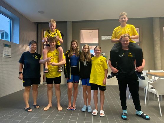 Die Nordh&auml;user Nachwuchsschwimmer bei der Kurzbahnmeisterschaft in Gotha (Foto: SVN 90)