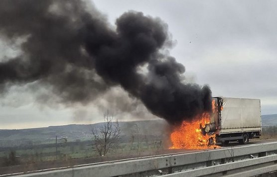 Brennender Lkw auf der A38 (Foto: S. Dietzel)