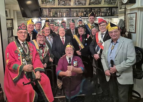 Die Schlaraffen im Feldlager (Foto: Schlaraffia Nordhusa) Die Schlaraffen im Feldlager (Foto: Schlaraffia Nordhusa)