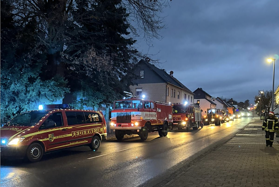 Der Nikolauskorso auf dem Weg durch Werther (Foto: Feuerwehrverein Werther)