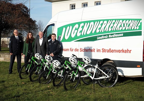 F&uuml;nf neue R&auml;der f&uuml;r die Verkehrserziehung der Polizei (Foto: LPI)