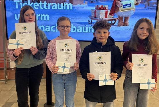 Erfolgreiche Mathe-Asse des Herder-Gymnasiums (Foto: Herder-Gymnasium) Erfolgreiche Mathe-Asse des Herder-Gymnasiums (Foto: Herder-Gymnasium)