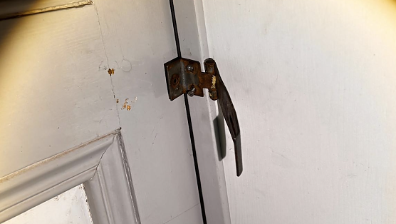 Die T&uuml;r zum B&uuml;ro der Kontaktbereichsbeamten in Bleicherode (Foto: S. Dietzel)