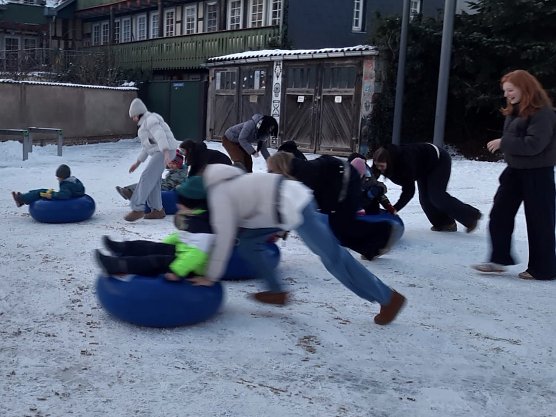 Rodelspa&szlig; im Schnee mit dem KILA (Foto: Frank Tuschy)