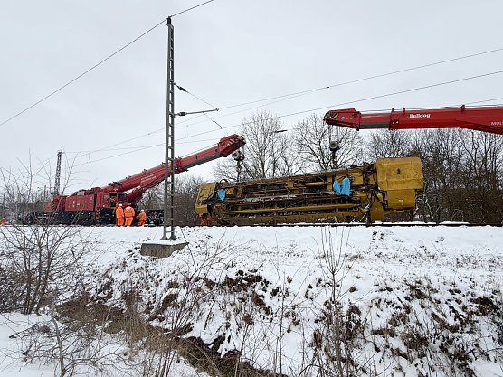 Der Portalkran wird geborgen. (Foto: Silvio Dietzel)