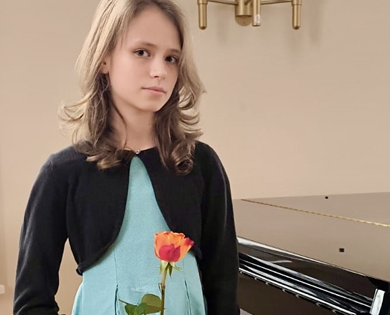 Spielte sich am Piano bis zum 1. Platz: Mariia Ostroverkha (Foto: Pressestelle Landratsamt)