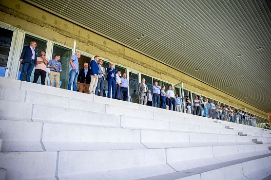 Mitgliedertreff des NUV im Albert-Kuntz-Sportpark (Foto: Christoph Keil) Mitgliedertreff des NUV im Albert-Kuntz-Sportpark (Foto: Christoph Keil)