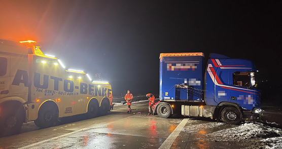 Verunfallter Lkw auf der A38 (Foto: Bergeunternehmen/Silvio Dietzel)