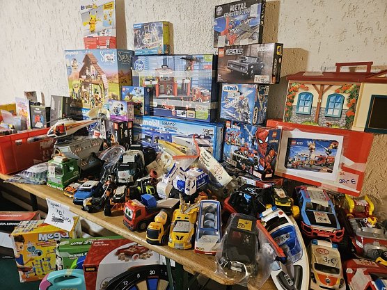 Auch gebrauchtes Spielzeug gibt es beim Basar zu kaufen.  (Foto: Melanie Pischel)