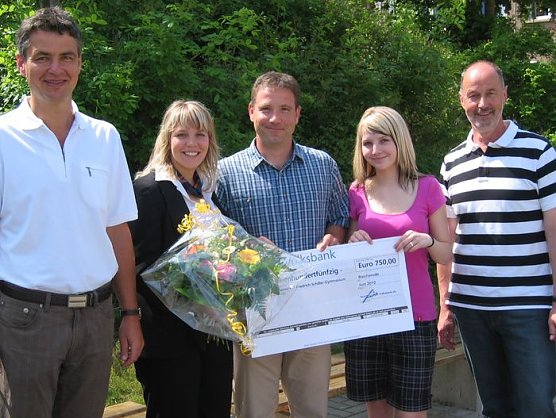 Übergeben (Foto: S. Meyer) Übergeben (Foto: S. Meyer)