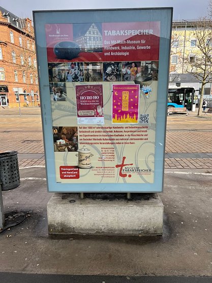 Am Bahnhof sind die Veranstaltungen aus dem vergangenen Jahr noch angeschlagen.  (Foto: Kerstin D&uuml;ben-Schaumann)