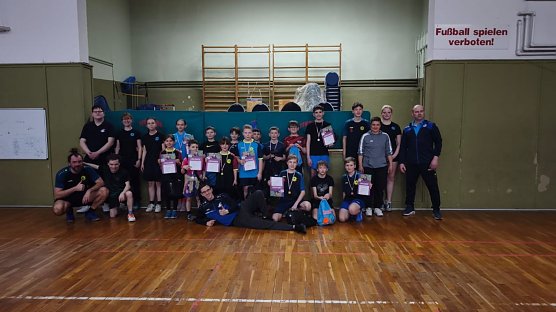 Teilnehmerinnen und Teilnehmer des Tischtennis-Minimeisterschaften.  (Foto: Andreas Henning)