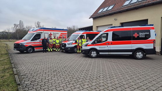 Drei neue  Fahrzeuge konnte das DRK jetzt in den Dienst stellen.  (Foto: Ann-Kathrin Heinemann)