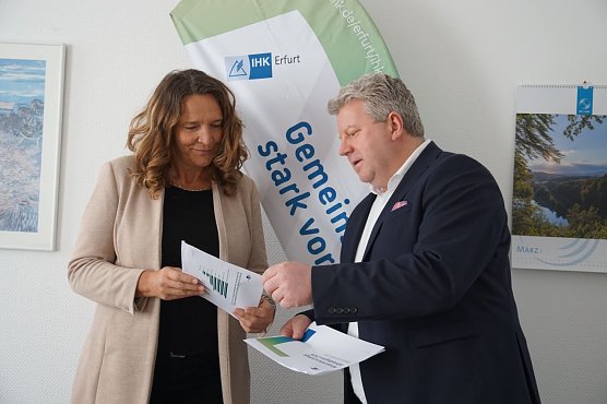 Jana Z&ouml;ller und Christian B&ouml;duel im Gespr&auml;ch zu den neuesten Konjunkturzahlen.  (Foto: ssc)