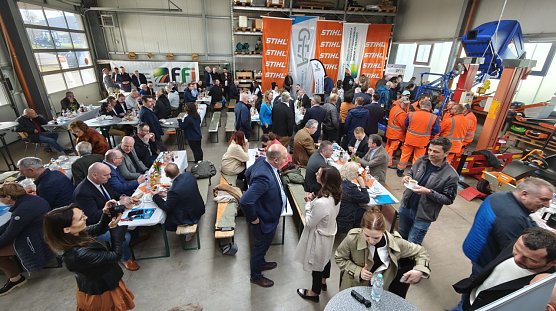 150 G&auml;ste fr&uuml;hst&uuml;ckten heute bei FFI in Nohra (Foto: nnz)