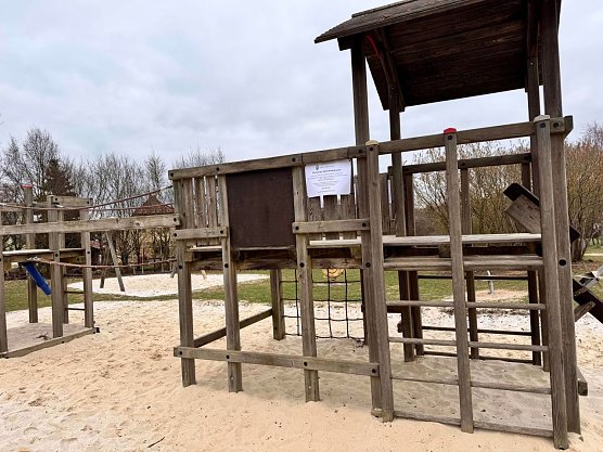 Nach &uuml;ber 20 Jahren muss das Holzensemble auf dem Spielplatz in Ost weichen (Foto: Stadt Nordhausen)